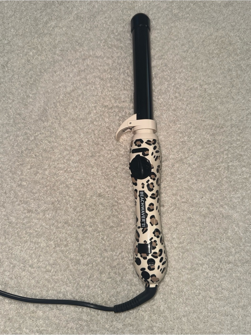 The Beachwaver Co. Leopard Print Curling Wand - Black & Cream